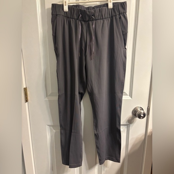 Lululemon Women’s Pant. Size 8. Gray. Good condition. Inseam about …28? - Picture 2 of 3